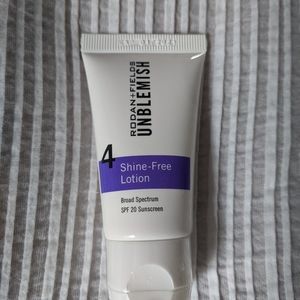 Rodan + Fields UNBLEMISH shine free lotion.